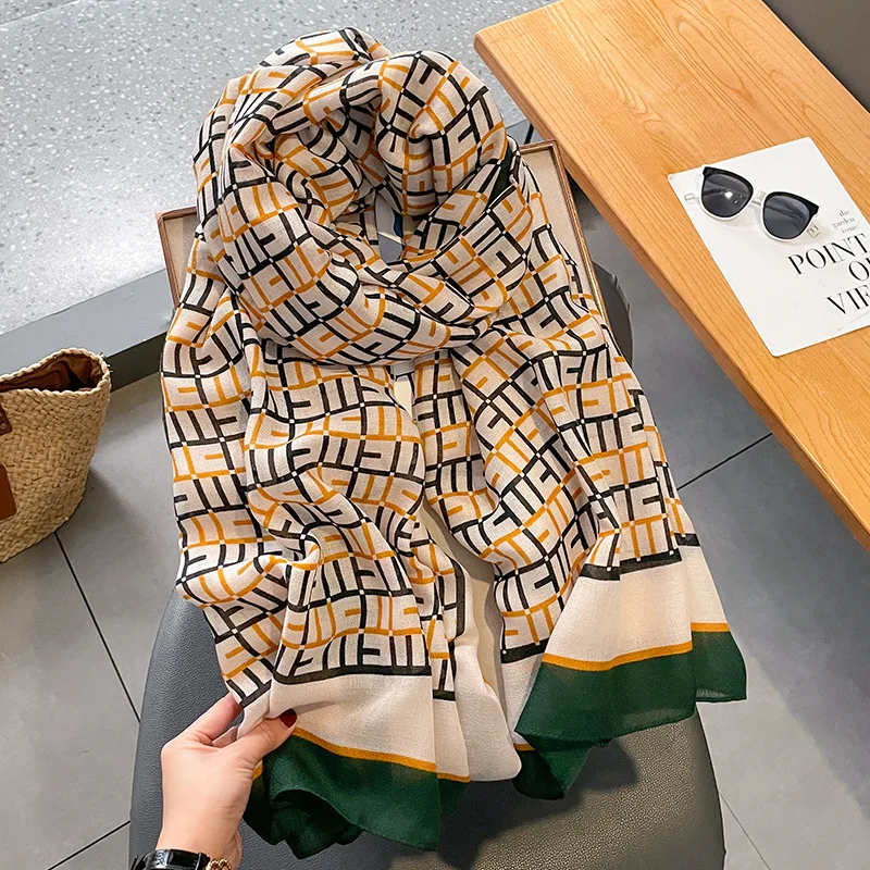 

2023x9 0 см новый стиль шали роскошный дизайн квадратный шелковый шарф на все четыре сезона женская бандана Популярные пляжные солнцезащитные шарфы