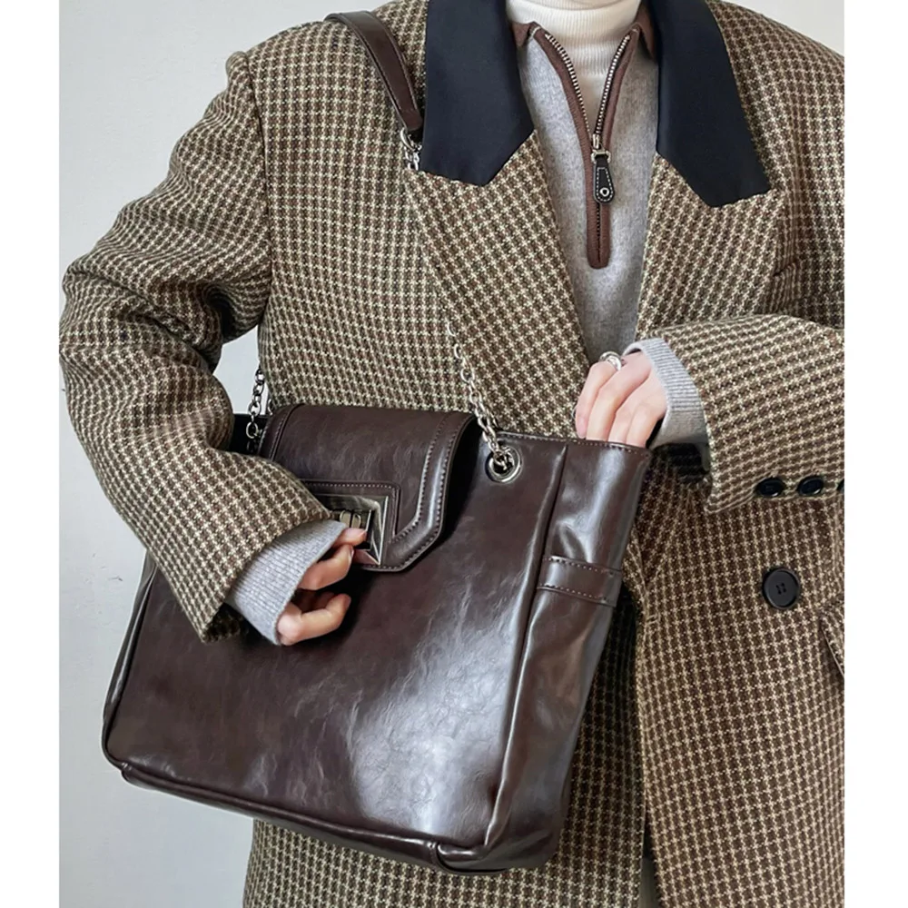 Модные сумки на плечо с цепочками для женщин 2022 трендовая дизайнерская