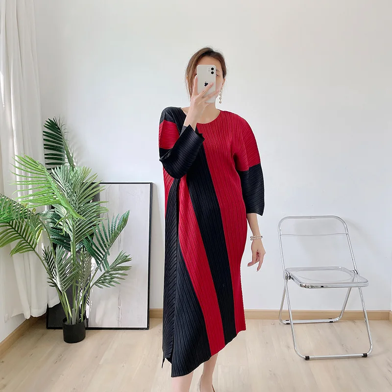 

Miyake pleated 2022 summer new color-blocking plus size mother skirt short-sleeved belly-covering a-line age-reducing dress