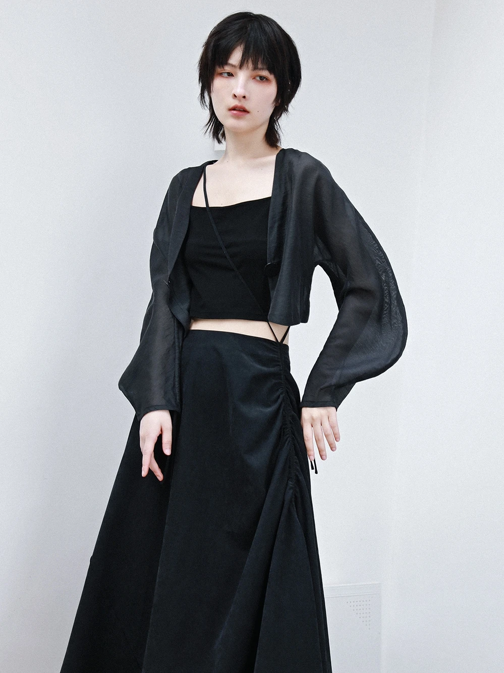 Женская льняная куртка с коротким рукавом на завязках