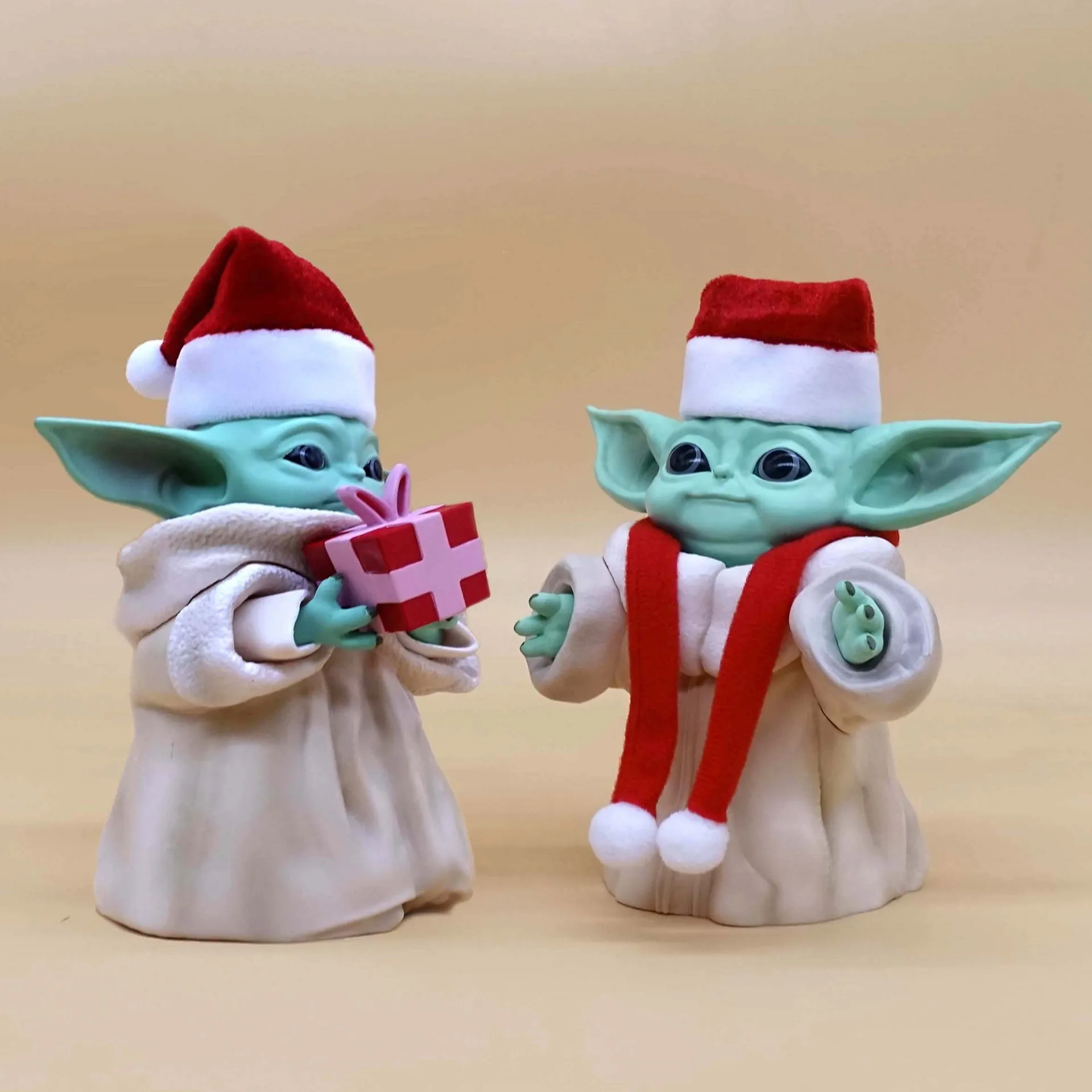 Купи Disney animation toys hand do Yoda baby Christmas ornaments action figure dolls children's birthday Christmas toy gift за 1,058 рублей в магазине AliExpress
