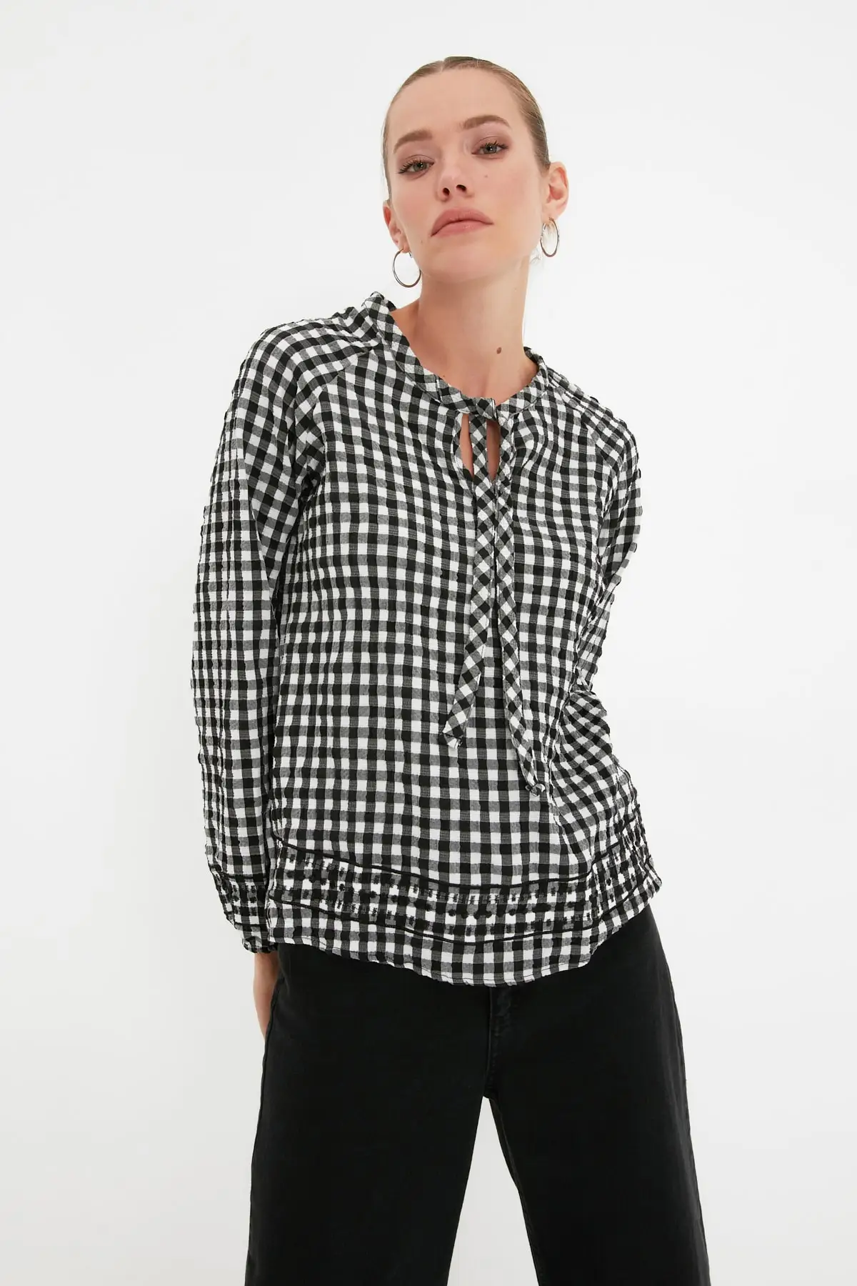 

Трендовый воротник detayly Bluz TWOAW22BZ0833