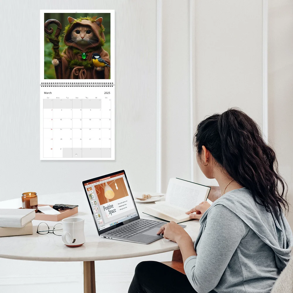 Странный средневековый календарь с изображением кошек настенный 2025 год