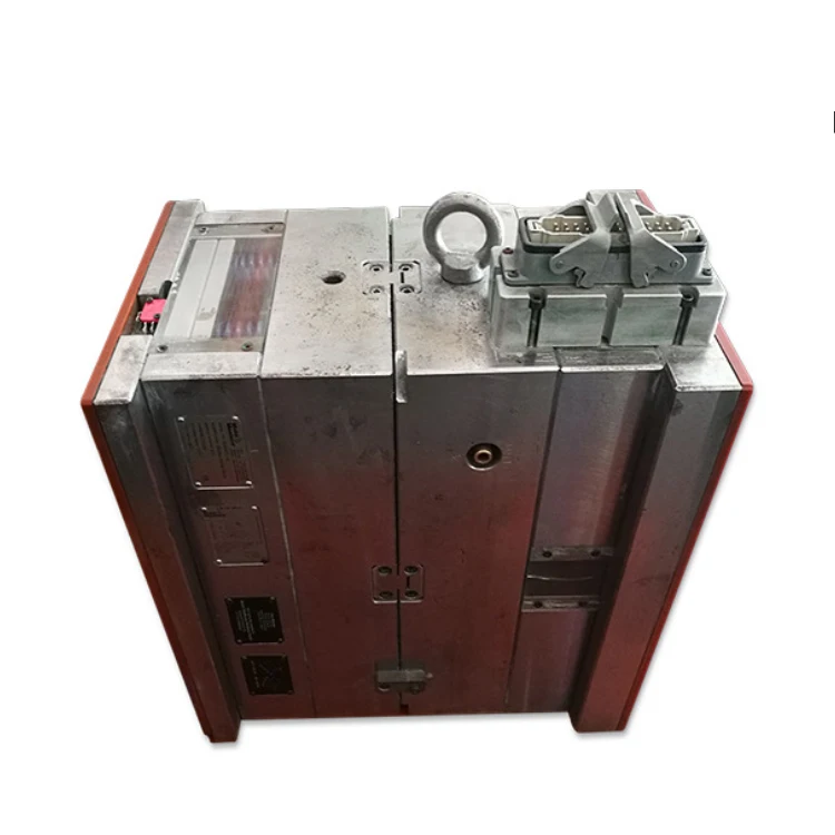 

Литьевая форма и молдинг для фоторамки из искусственного материала PA + GF 50%