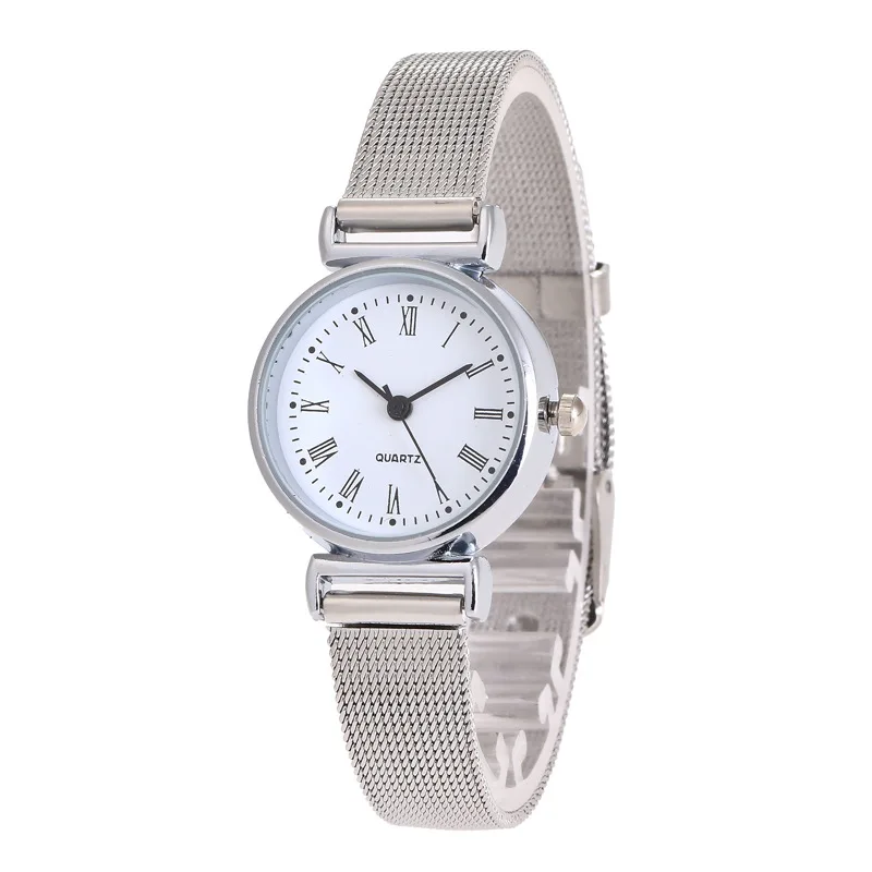 Новые модные часы со стальным ремешком