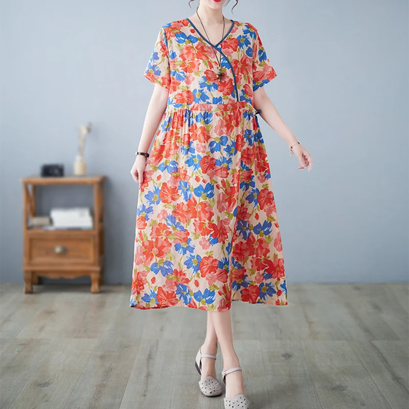 

Женское платье до середины икры с цветочным принтом и V-образным вырезом