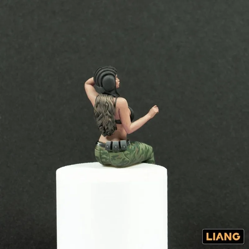 LIANG-F005 Масштабная модель девушки-танкистки 135, неокрашенная, из смолы, для создания военных диорам (art.: 3920db282c132) - 3920db282c132