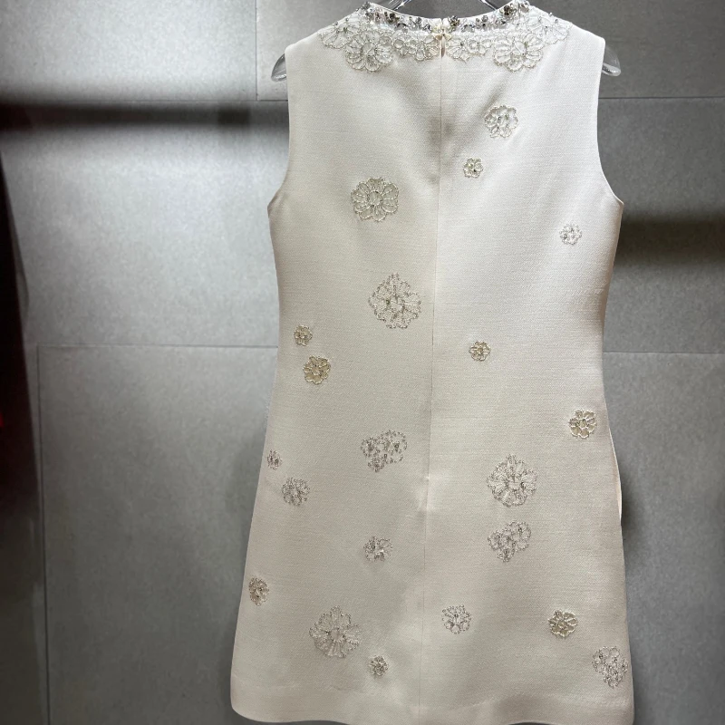 Рисунок 2 - Женское летнее платье-футляр без рукавов