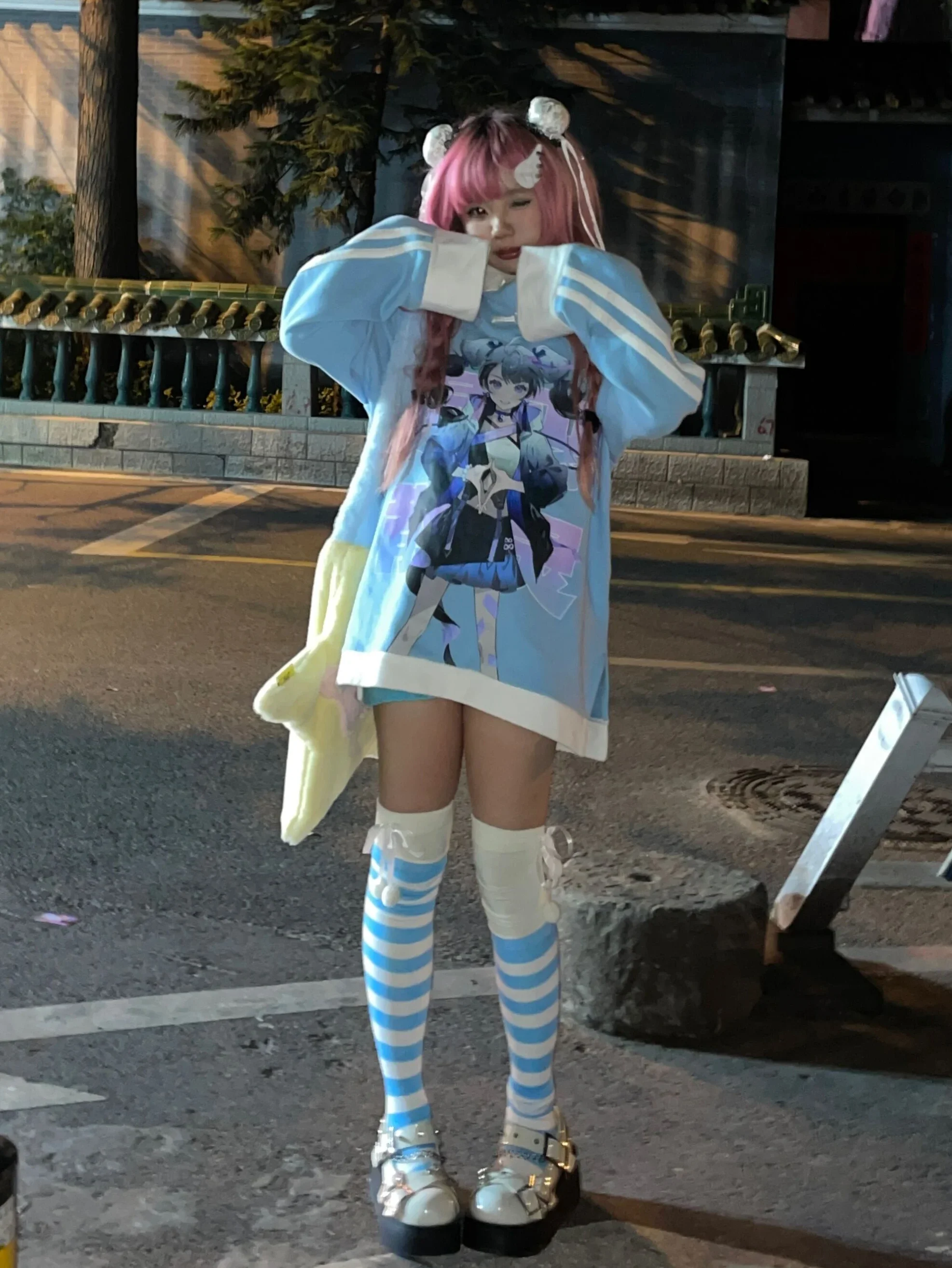 Толстовка Женская бархатная с принтом и пряжкой в стиле японского аниме