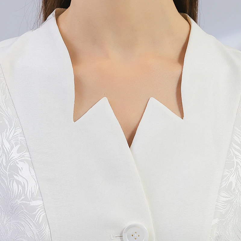 Рисунок 3 - Женский элегантный плащ с оборками Love