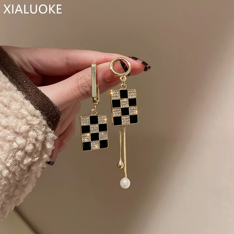 

XIALUOKE Fashion Asymmetric Round Square Crystal Pearl Drop Earrings For Women Elegant Black White Tassel Earrings Party Jewelry