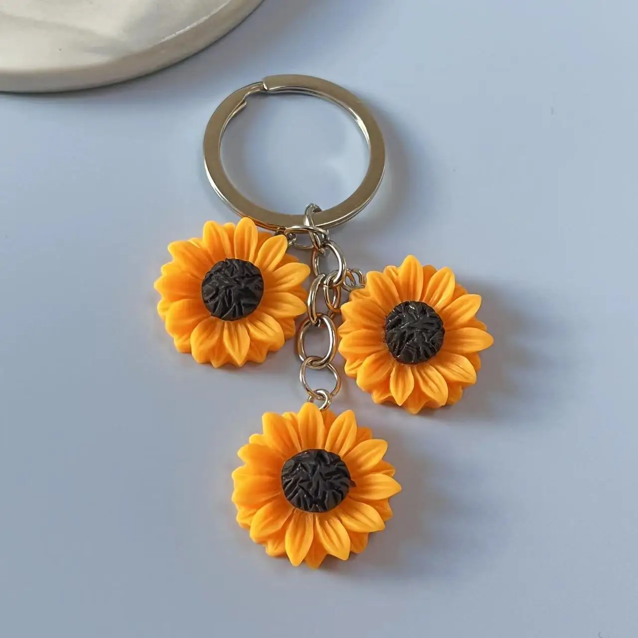 

Tryzub Sunflower Flower Resin Keychain Golden Sun flowers Keychain Cute Simplicity Style Daisy Flower Keychain Best Friend Gift