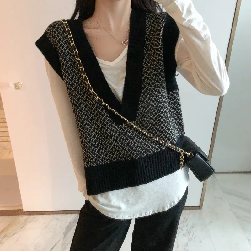 

Black Deep V Neck Knit Sweater Vest 2021 Women Sexy Loose Argyle Sweater Vest Spring Autumn New Fashion Cottagecore Warm Clothes