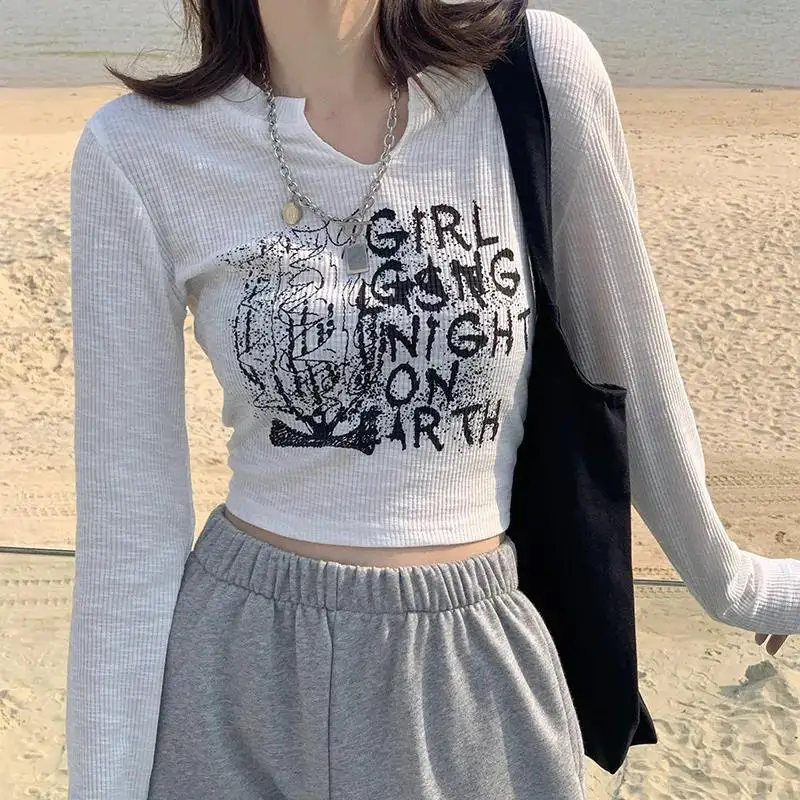 

Long-sleeved T-shirt women's new design sense V-neck slim slimming pure desire all-match hot girl short bottoming shirt top