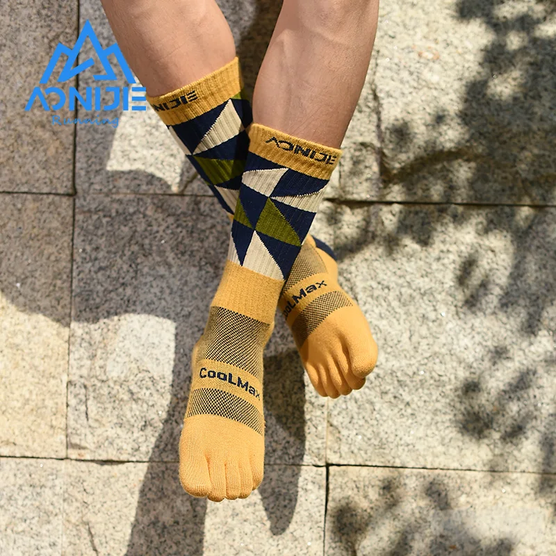 AONIJIE One Pair E4832 Unisex Colorful Sports Long Five-Toe Socks Stocking Thickened Terry Lining Toe Socks For Running Marathon
