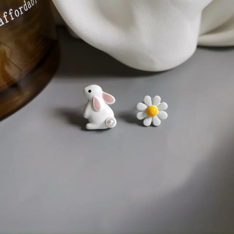

Cute Rabbit Cat Daisy Flower Stud Earrings For Women Sweet Mini Enamel Asymmetrical Earring Girl Birthday Party Jewelry Gifts