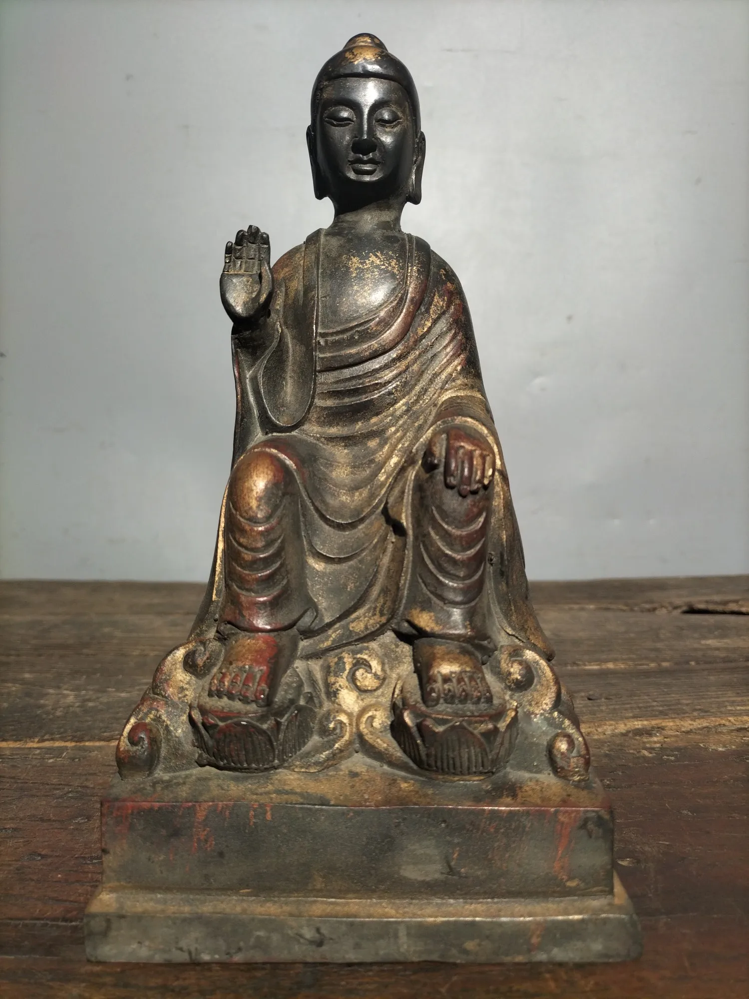 

9"Tibetan Temple Collection Old Bronze Cinnabar Lacquer Northern Wei Buddha Sakyamuni Sitting Buddha Enshrine the Buddha