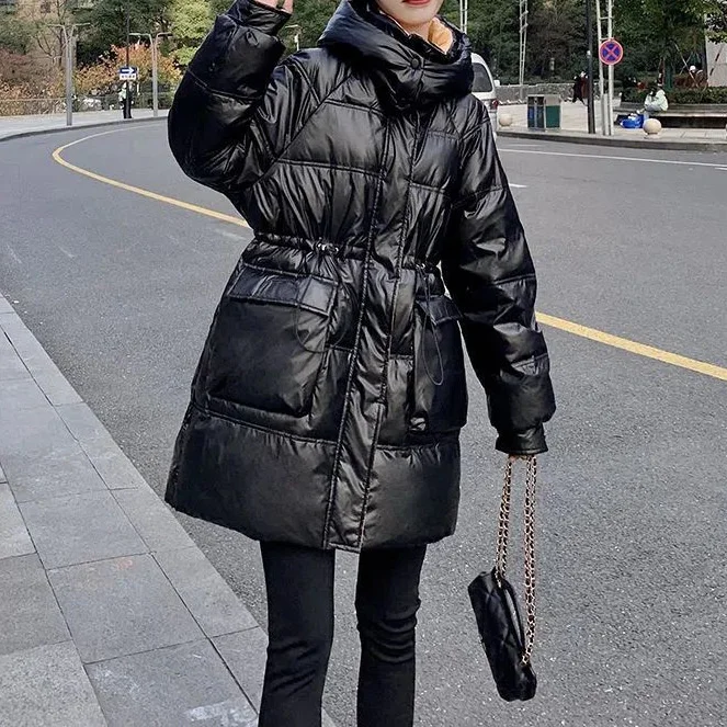 

Зимнее модное свободное пуховое пальто из хлопка, новая Корейская версия, Женская Толстая Свободная куртка средней длины 2023 цветов с застежкой, яркое лицо