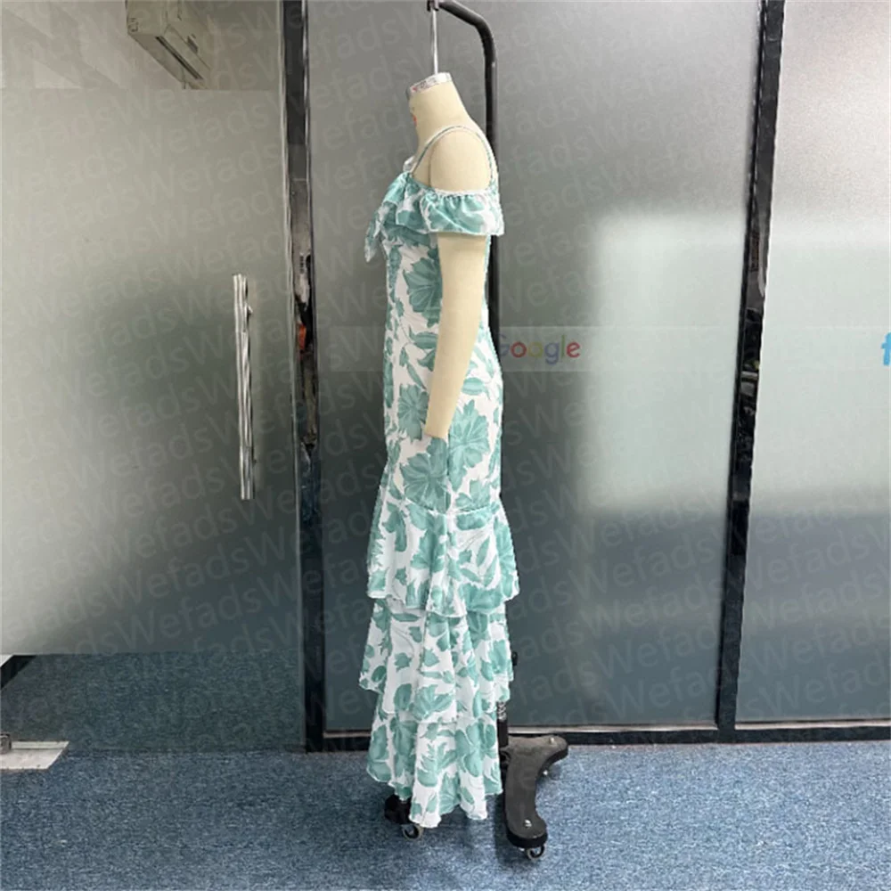 Женское облегающее платье-трапеция с цветочным принтом и оборками длинное