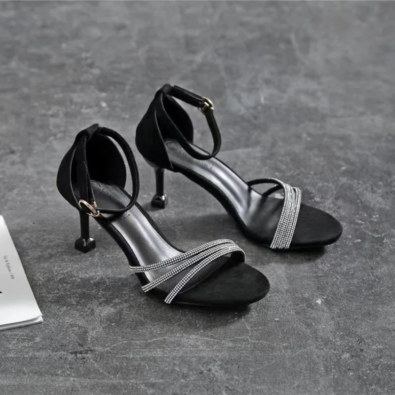In The New Summer Of 2023, The Korean Version Of Elegant Open-Toed High Heels With Rhinestones Buckle With Women'S Sandals.