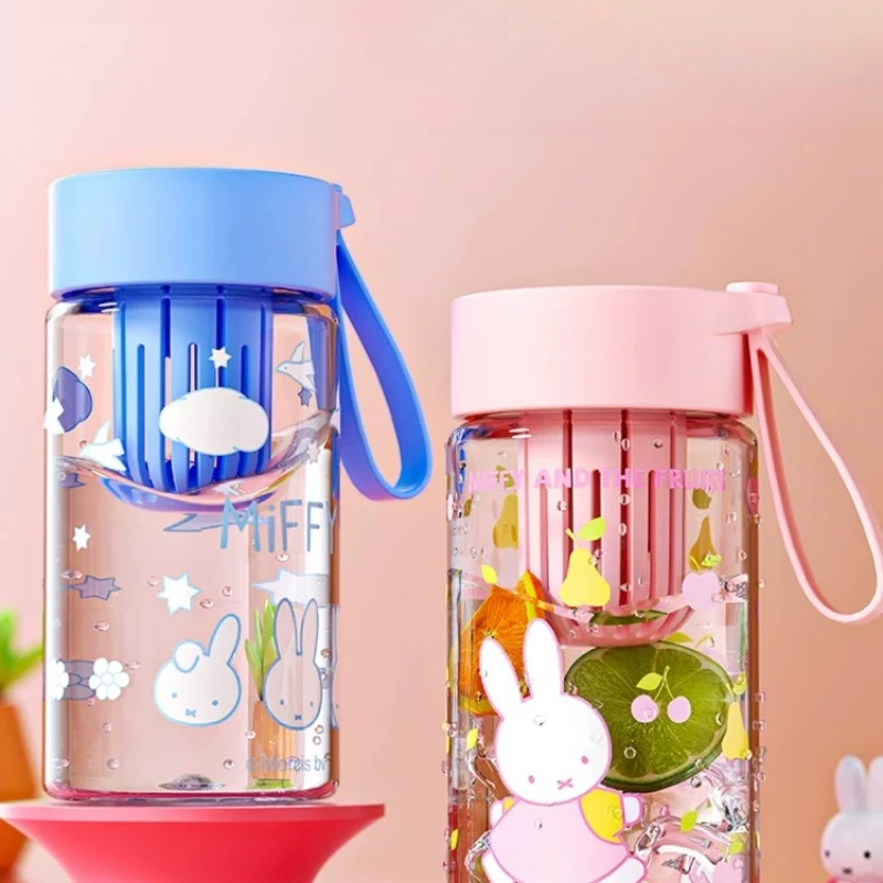 Фото Кружка для воды Miffy Kawaii в стиле аниме, новый дизайн, стильная, для девочек, для школы, прогулок, портативная, милая, прозрачная, для спорта и путешествий. №1