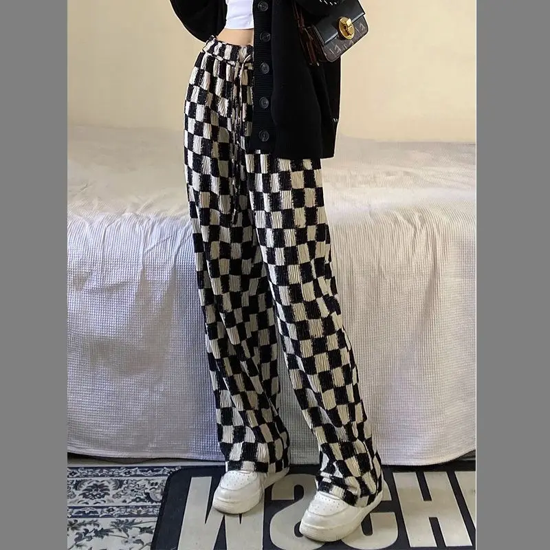 Рисунок 2 - Винтажные клетчатые брюки QWEEK