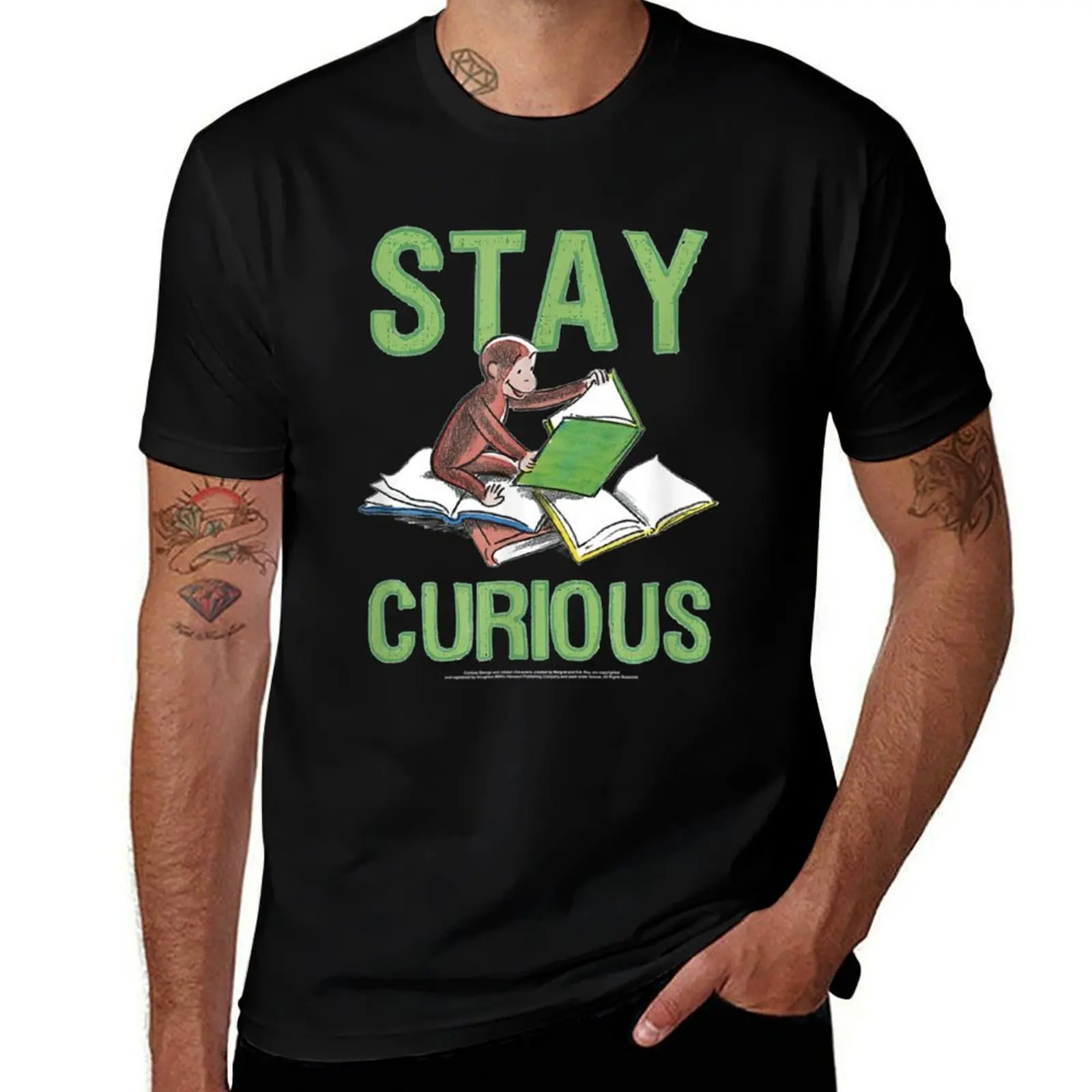 Фото Футболка Curious George Stay Curious Reading Portrait, летняя повседневная футболка больших размеров №1