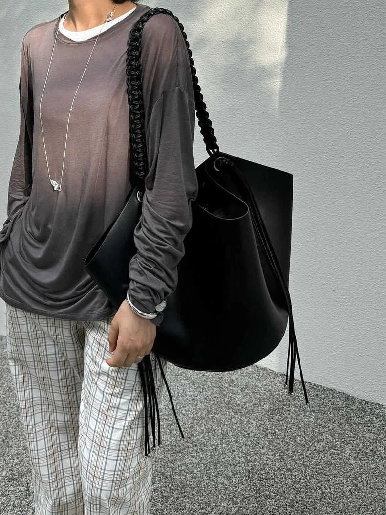 Многофункциональная женская сумка через плечо с кисточками