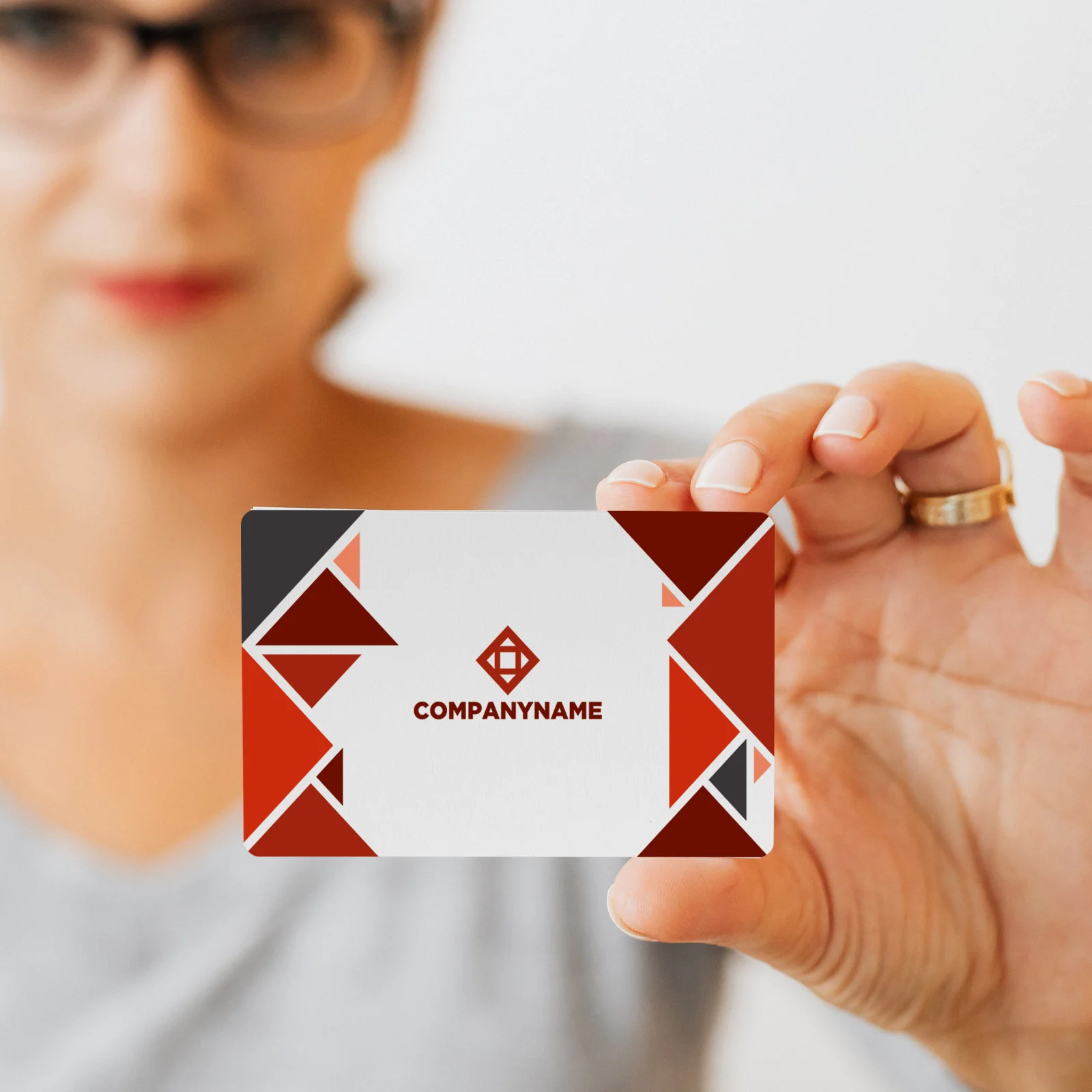 Рисунок 6 - визитные карточки из алюминиевого