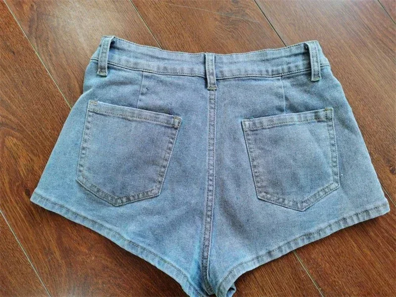 Женский джинсовый костюм из двух предметов джинсовая куртка и шорты комплект