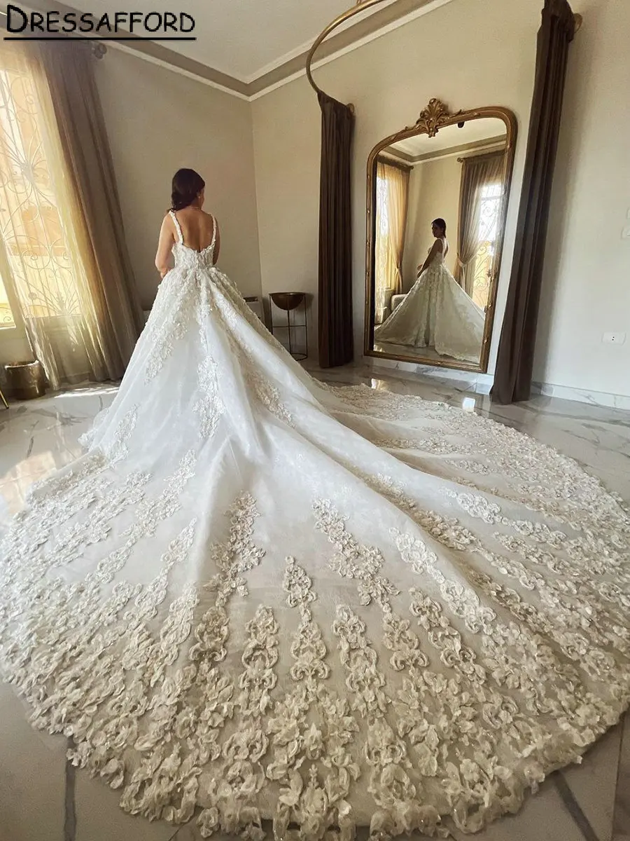 

Luxurious Spaghetti Straps Chapel Train Dubai Wedding Dresses Ball Gown 3D Appliques Lace Saudi Arabic Bridal Gown