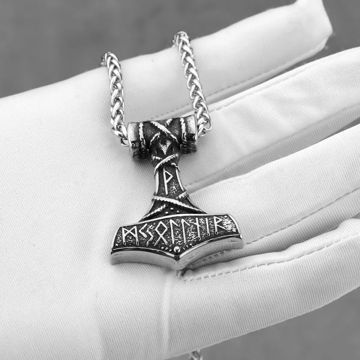 Винтажное ожерелье с руной викингов