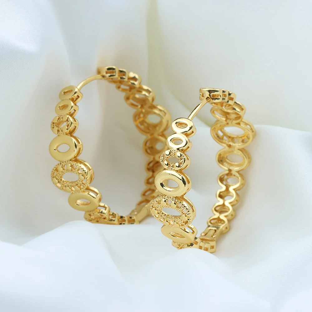

Luxury Metal Hoop Earrings Fashion Copper Elegant Dubai Golden Jewelry Gift for Woman Wedding Daily Wear Exquisite Earrings