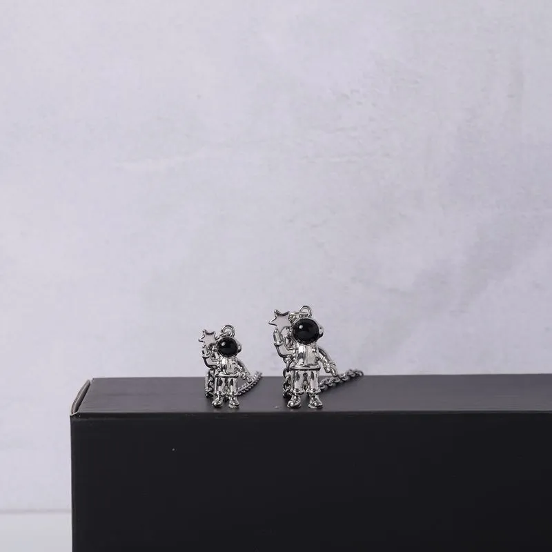 Space Astronaut Necklace Female and Male Students Girlfriends Tide Ins Pendant Simple Sweater Chain Hip-Hop Chain 1$Free Postage