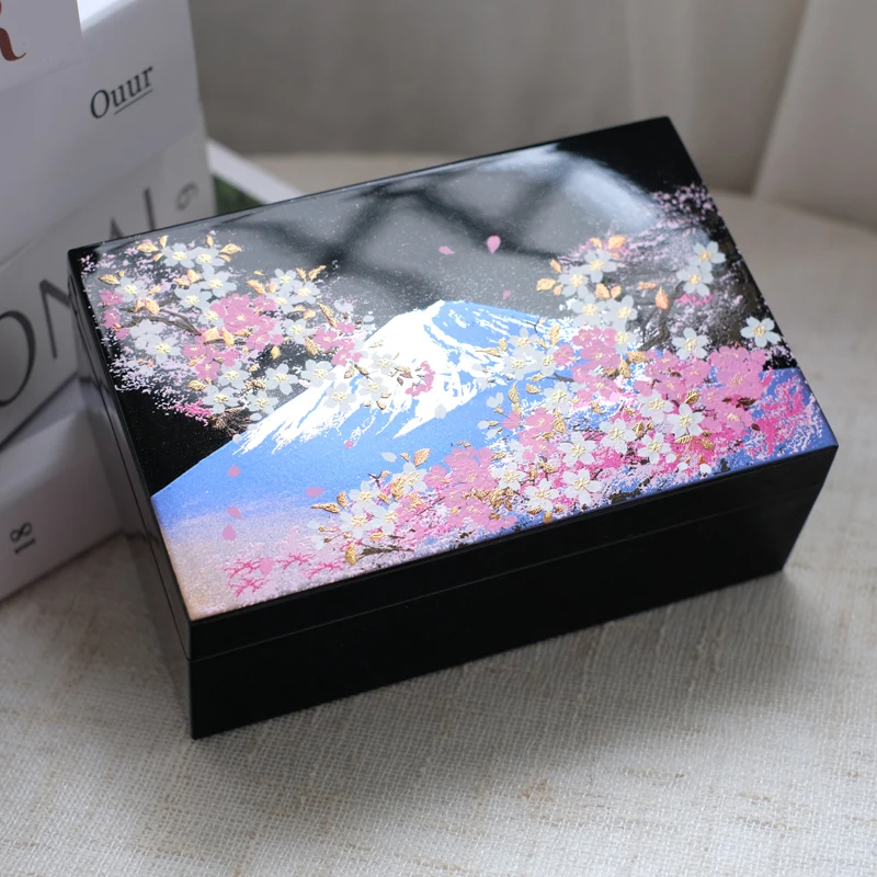 

Лаковая шкатулка для драгоценностей