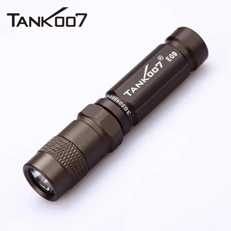 

TANK007 E09 Мини-фонарик алюминиевый