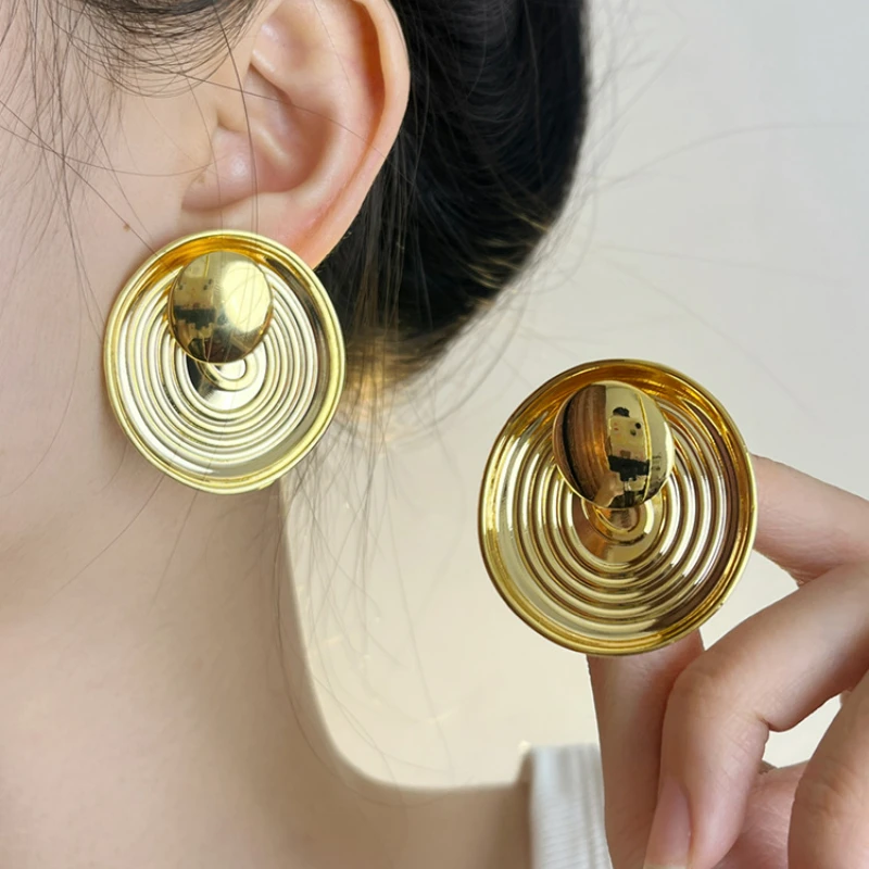 

Niche design sense spring eye ripple unique earrings female 2023 new personality exaggerated senior earrings