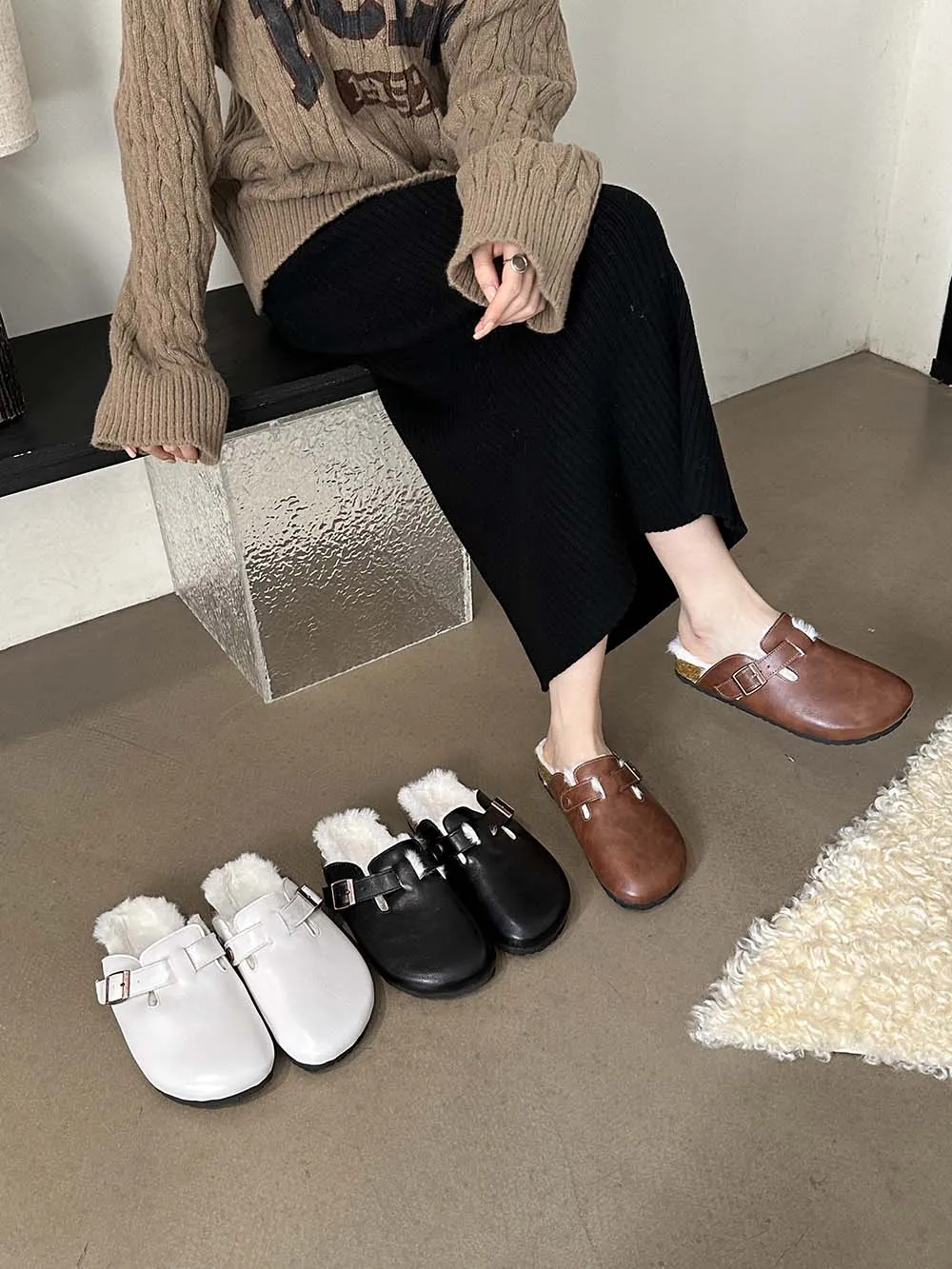 

Женские шлепанцы без задника, повседневные сандалии с круглым носком, цвет черный/белый/коричневый, модель 35-39, Размеры 35-39