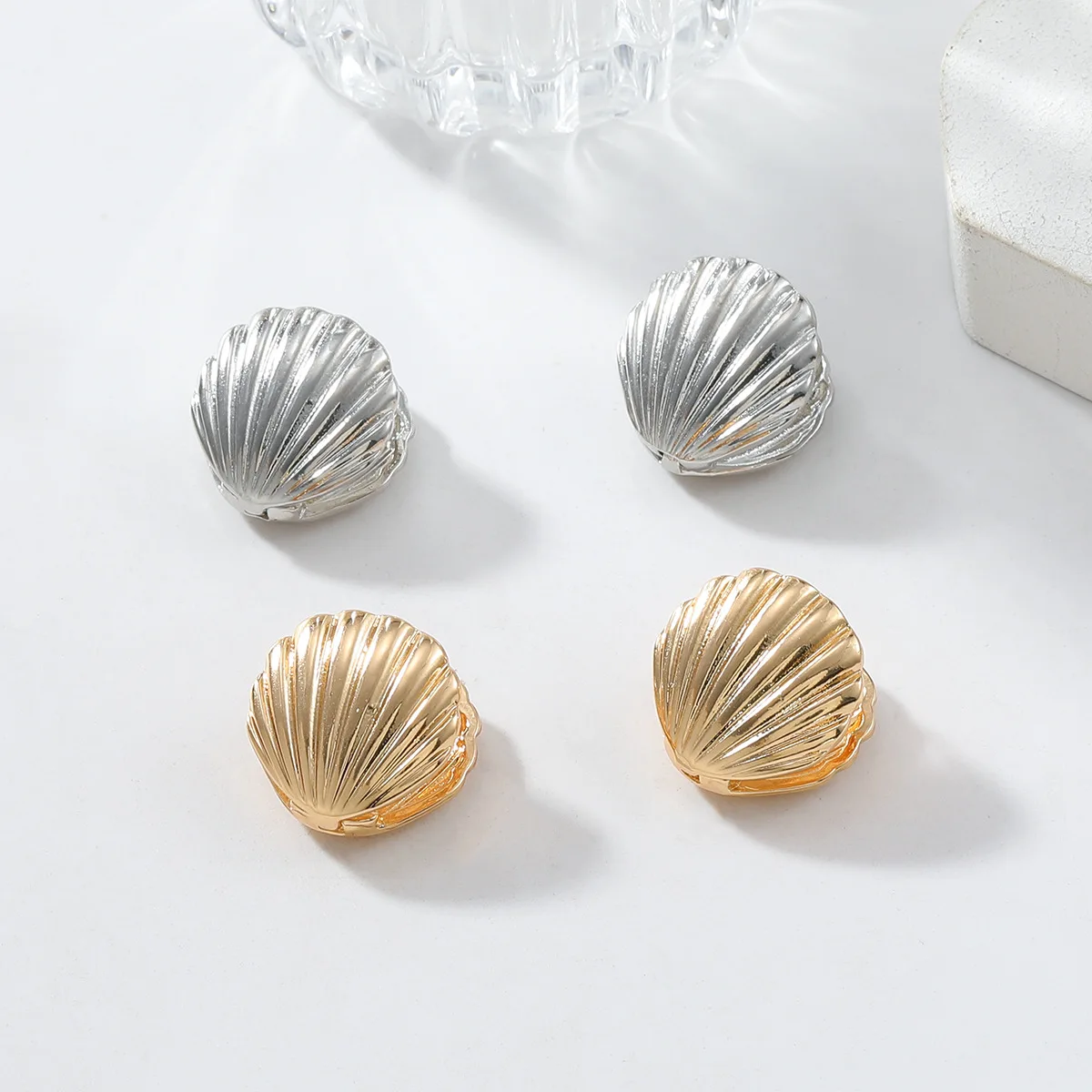 Серьги-гвоздики DIGADAGU горный хрусталь