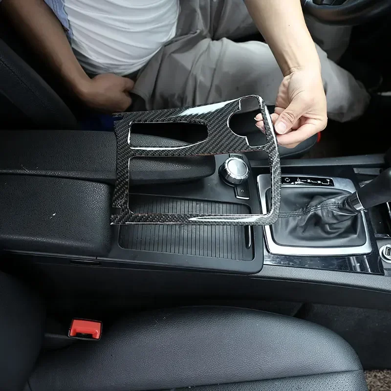 Фото Для Mercedes-Benz C-класса W204, E-класса W207, W212 (2007-2013) — накладка на подстаканник из мягкого карбона, аксессуар для автомобиля №1