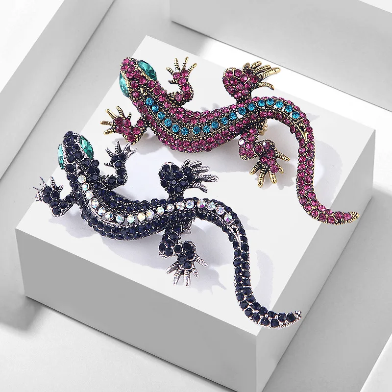 Металлическая брошь в виде животных