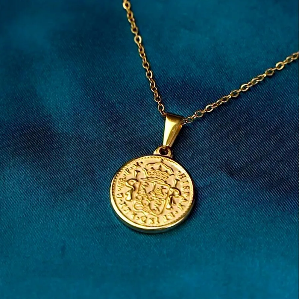 Royal Queen Elizabeth Gold Color Coin Necklace English Coin Jewelry Travel Lover England Necklace Stainless Steel Round Choker