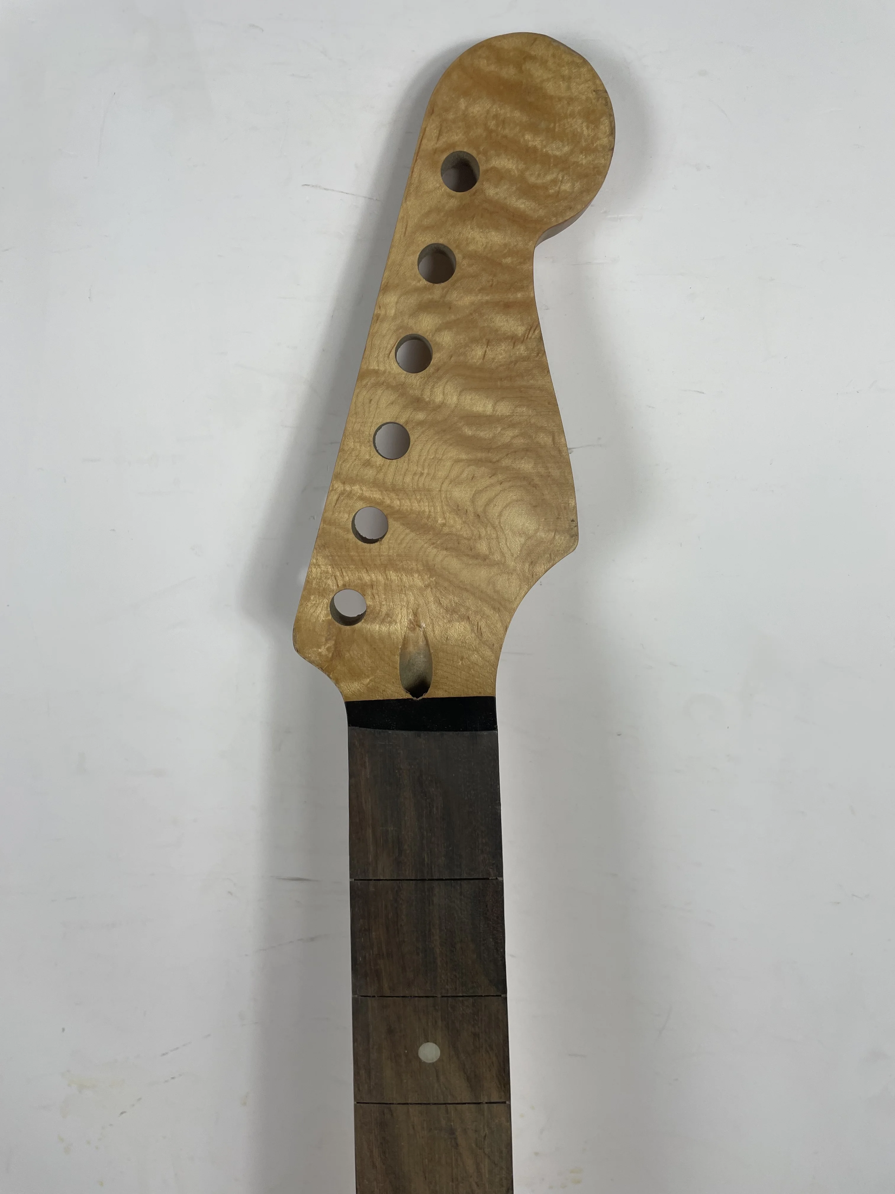 

Semi-finished Flame Maple Stock Fretless ST Electric Guitar Neck 5.55cm Width 22 Frets Rosewood Fretboard Strat Neck in Stock