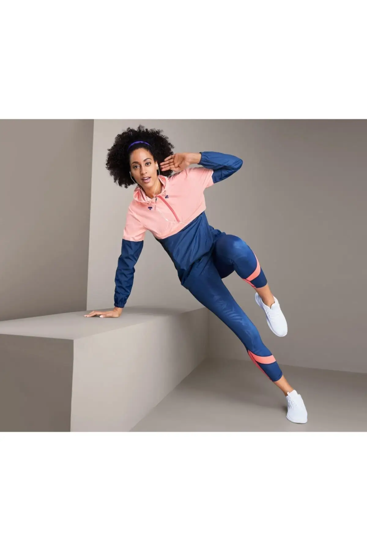 

Женская синяя Складная ветровка Montu с индивидуальным дизайном