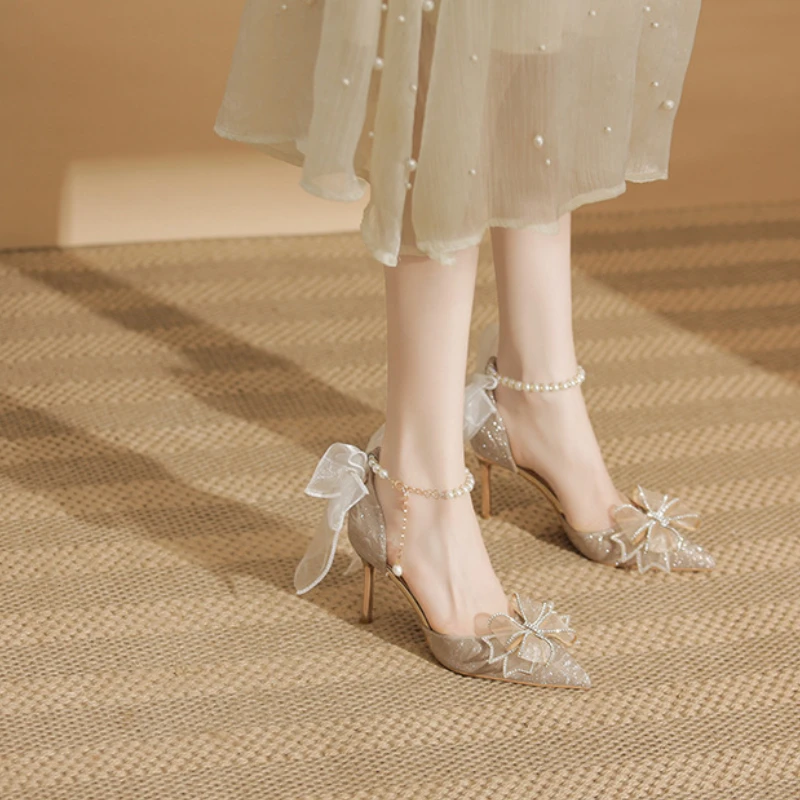 Женские свадебные туфли в сказочном стиле