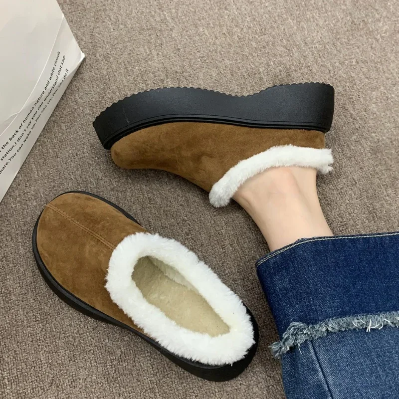 Замшевые женские тапочки зимняя теплая обувь на меху модные новые повседневные