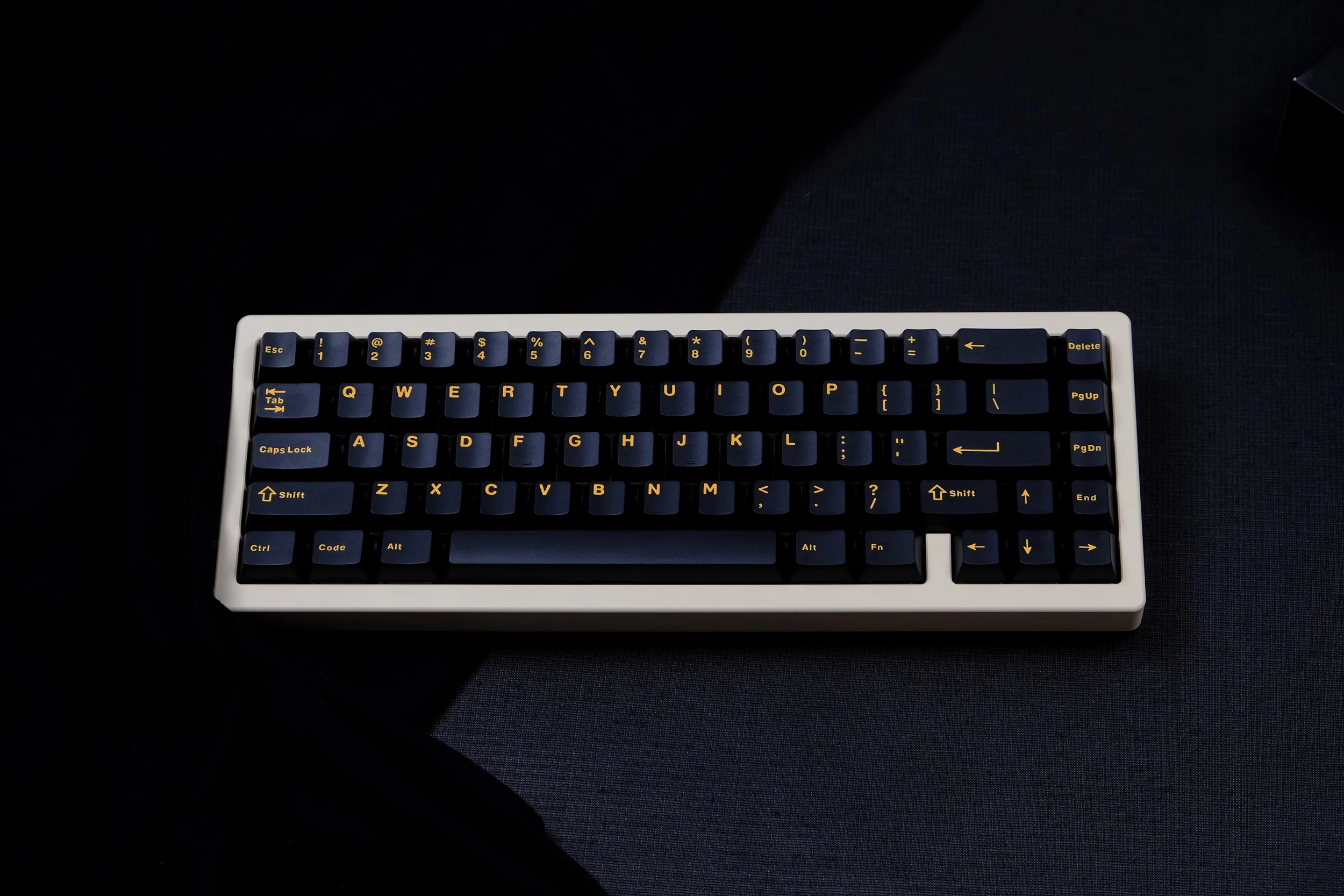 

GMKY Black Gold Keycaps Cherry Profile DOUBLE SHOT ABS FONT PBT Keycaps ABS Font for MX Switch Mechanical Keyboard