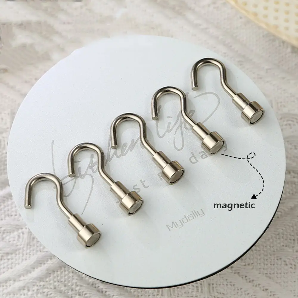 Демонстрация полок инструменты для маникюра в салоне базовая доска практики