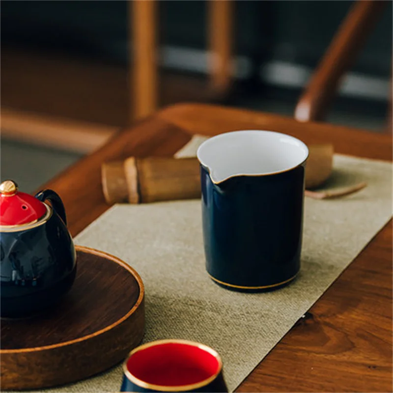 

At the moment, a golden justice cup tea divider, Kung Fu tea set, tea haijun cup, hand-held cup