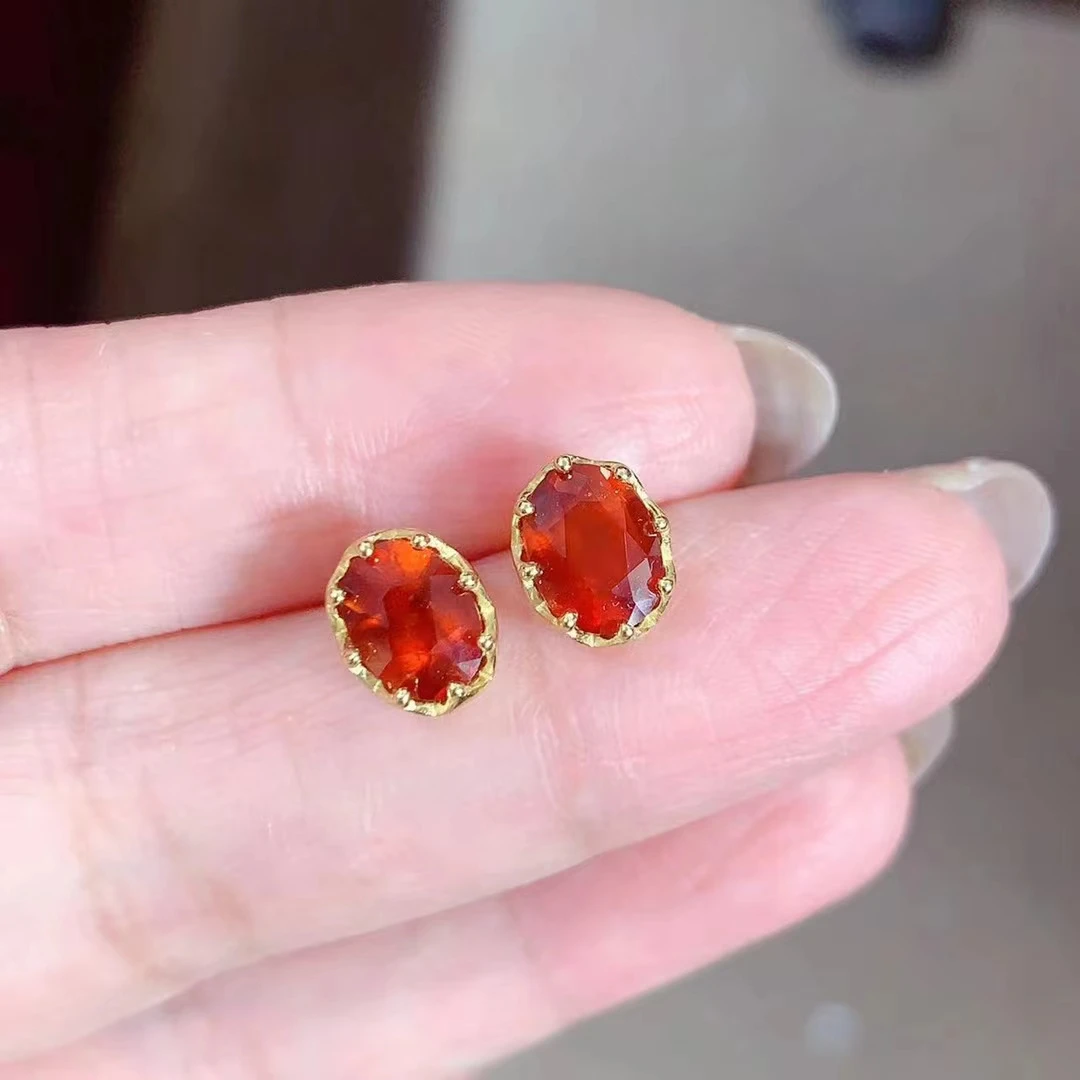 Серьги-гвоздики с гранатом 18 карат